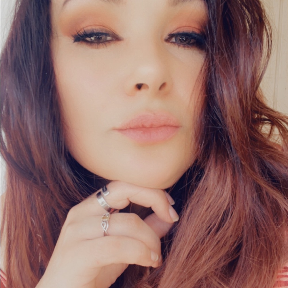Meet your Posher, Monica